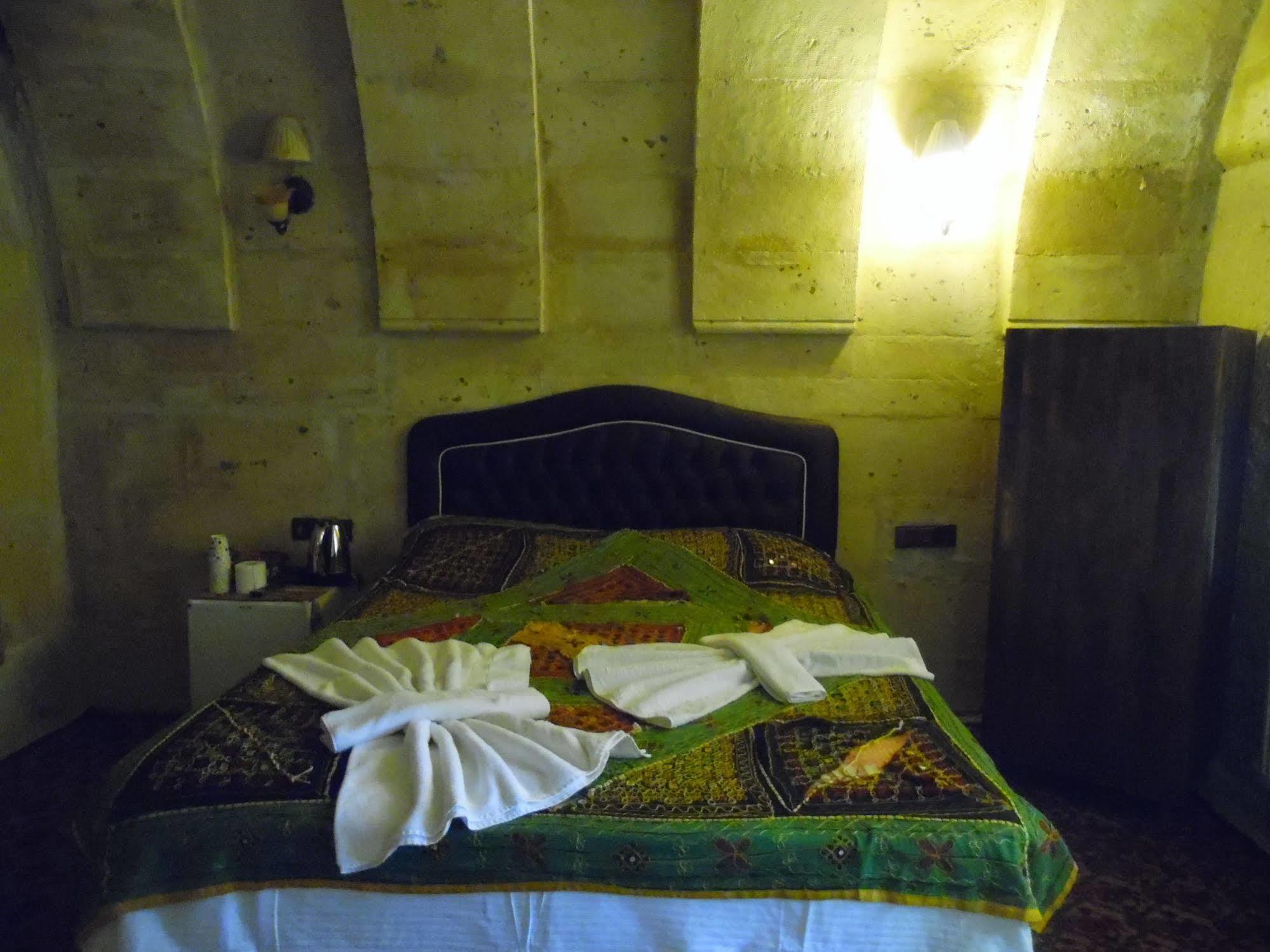 Castle Cave Hotel เกอเรเม ภายนอก รูปภาพ